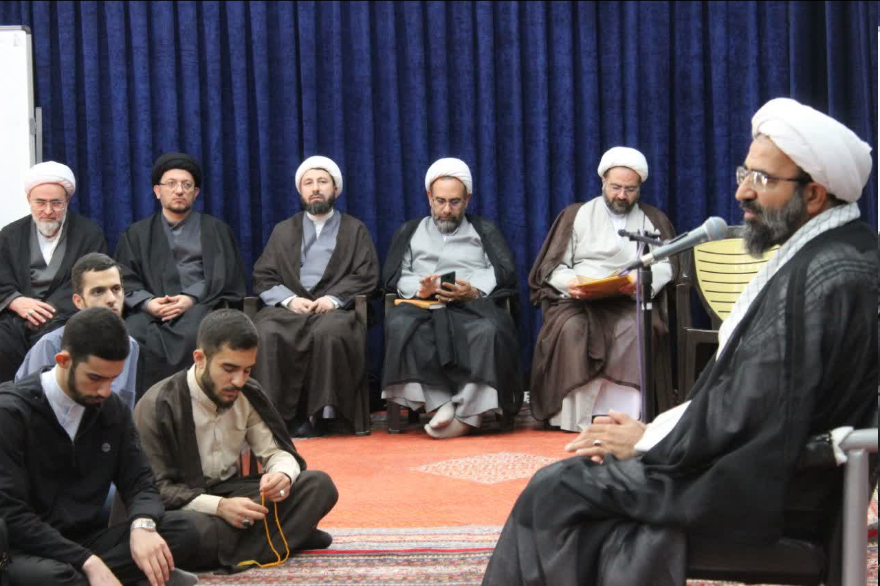 مدیر حوزه علمیه تهران پای صحبت طلاب مدرسه علمیه آیتالله مجتهدی (ره) + عکس