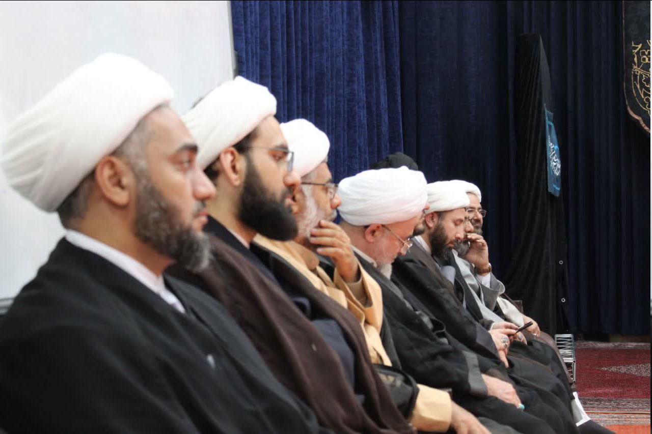 مدیر حوزه علمیه تهران پای صحبت طلاب مدرسه علمیه آیتالله مجتهدی (ره) + عکس