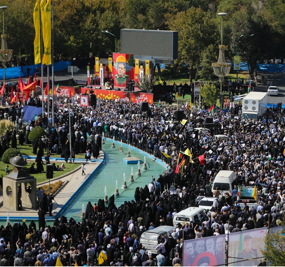 آغوش باز گلستان نصف جهان برای گل انقلاب و اسلام +عکس و فیلم