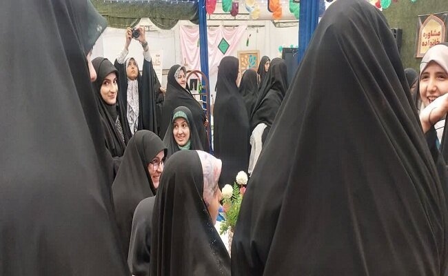 غرفه عفاف و حجاب مدرسه علمیه الزهرا(س) در نمایشگاه بینالمللی اردبیل برپا شد