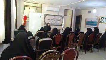 تجلیل از کارآفرین نمونه ایلامی و برپایی نمایشگاه صنایع دستی طلاب