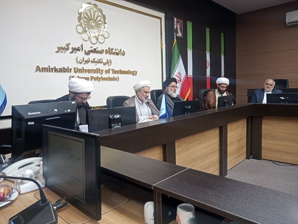 شورای فرهنگی خیابان آیت الله طالقانی آمادهی برپایی مراسم روز ملّی استکبارستیزی در تهران