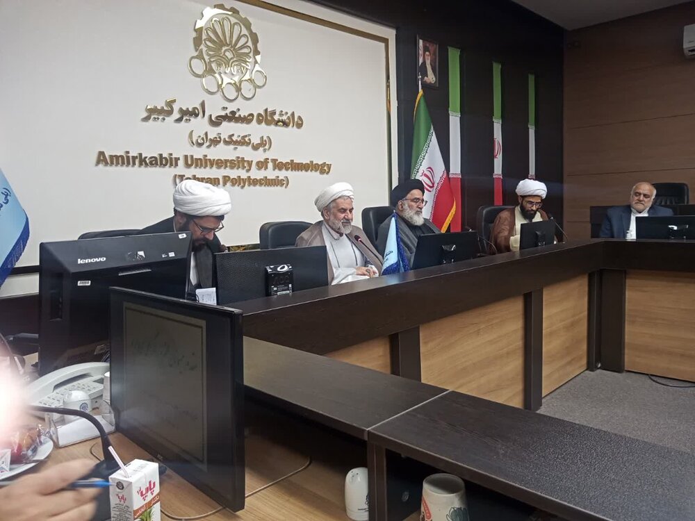 شورای فرهنگی خیابان آیت الله طالقانی آمادهی برپایی مراسم روز ملّی استکبارستیزی در تهران