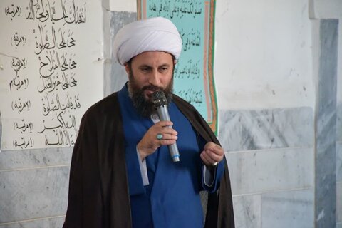 تصاویر/ حضور امام جمعه خوی در بین دانش آموزان