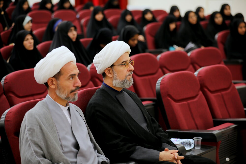 ضرورت هوشیاری و انتخابهای آگاهانه در سیر زندگی/ طلبگی آغاز سفری معنوی به سوی حقیقت و خودشناسی است