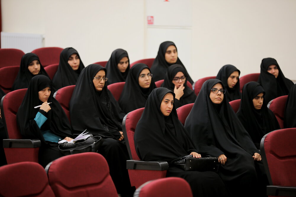 ضرورت هوشیاری و انتخابهای آگاهانه در سیر زندگی/ طلبگی آغاز سفری معنوی به سوی حقیقت و خودشناسی است