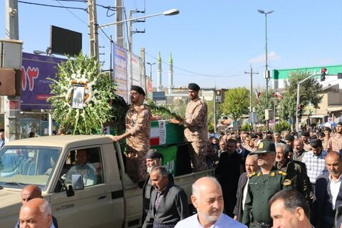 تصاویر/ مراسم تشییع پیکر شهید والامقام محمد احمدپور در مزار شهرستان کامیاران