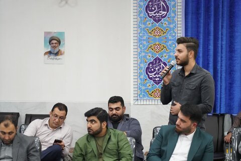 تصاویر نشست هم اندیشی فعالان جبهه رسانه ای لرستان با نماینده ولی فقیه در استان