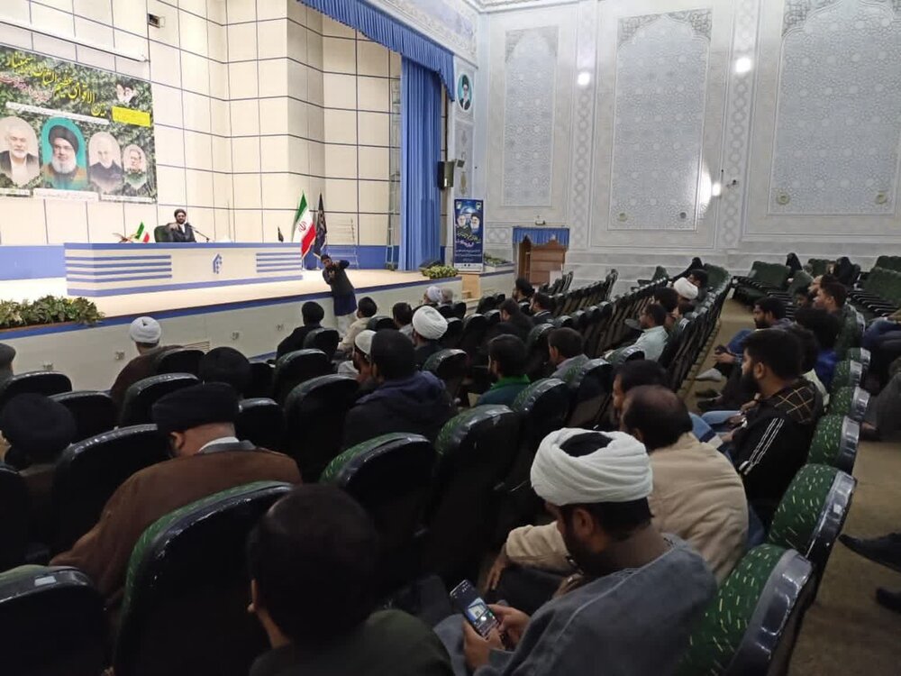 पश्चिमी सभ्यता ने मानवीय मूल्यों को नष्ट कर दिया है, और हमें अपनी राष्ट्रीय और धार्मिक पहचान की रक्षा करनी होगीः हुज्जतुल इस्लाम ख़ालिक़पुर