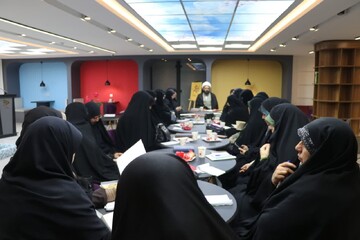 تصاویر/ نشست ستاد پشتیبانی بانوان شهر اراک از جبهه مقاومت