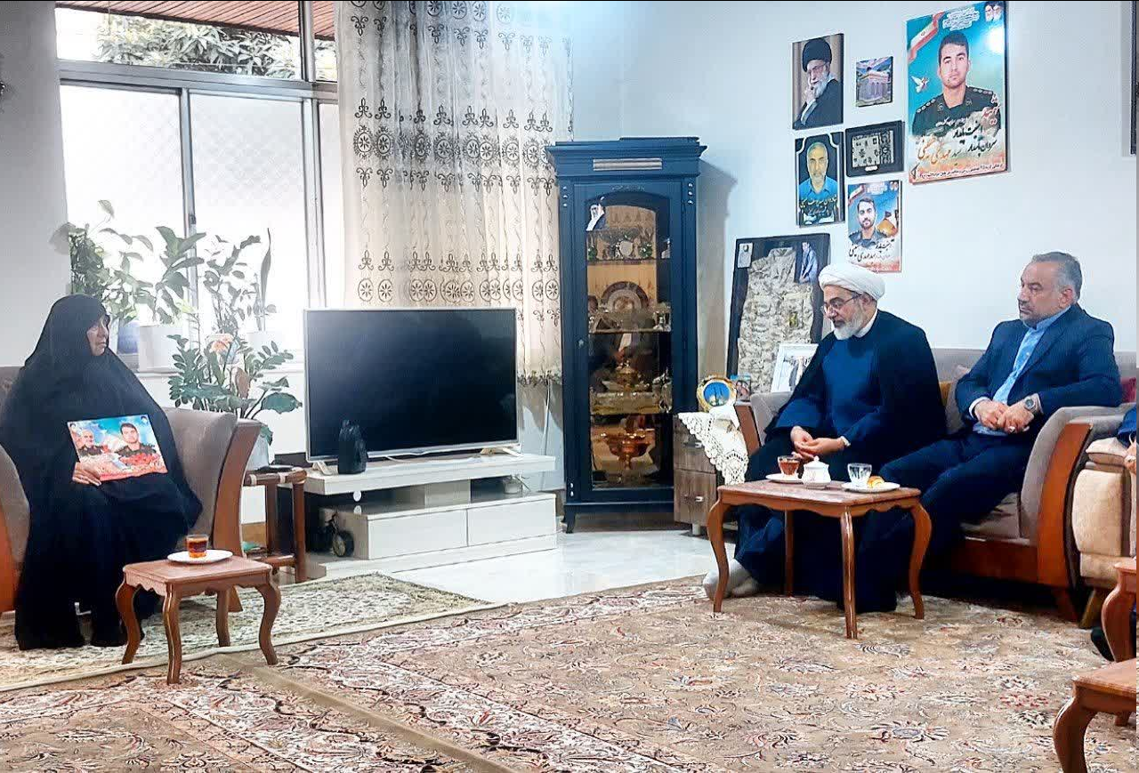 رئیس سازمان قضایی نیروهای مسلح با خانواده شهید امنیت دیدار کرد+ عکس