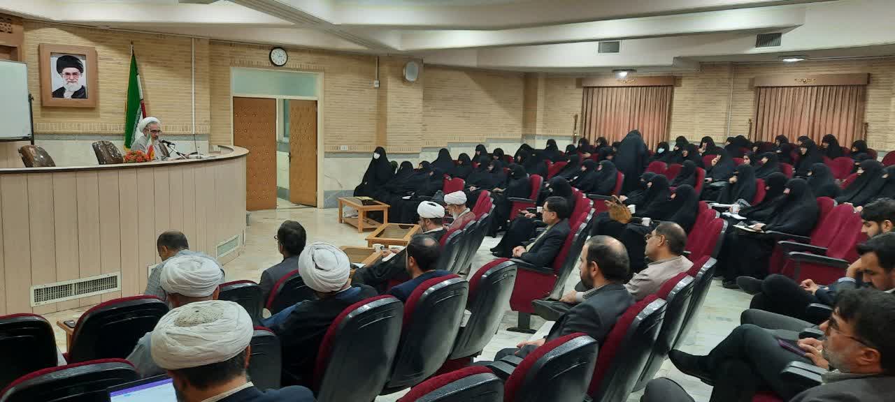 برگزاری کارگاه «مثبت اندیشی در سازمان» ویژه کارمندان جامعة الزهرا سلام‌الله‌علیها