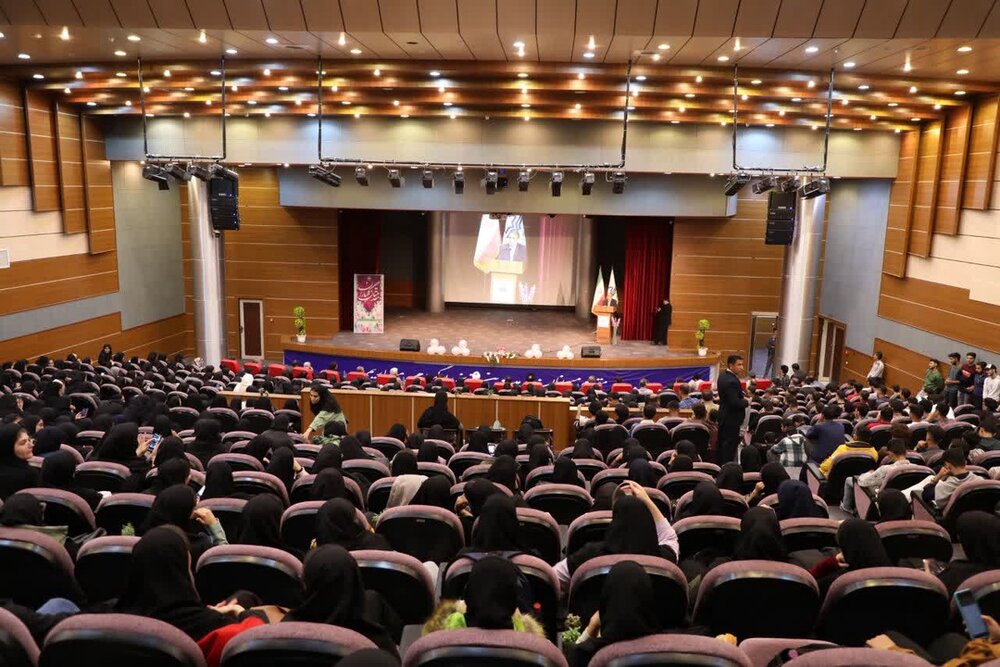 راه ارتقای دانشگاه تحصیل، تذهیب و بصیرت است