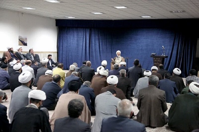 "مسجد" نرم افزار اداره جامعه است