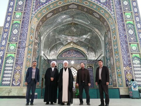 تصاویر/حضور سرزده مدیرکل اوقاف و امور خیریه استان مرکزی در ۲ حرم مطهر از بقاع متبرکه شهرستان ساوه