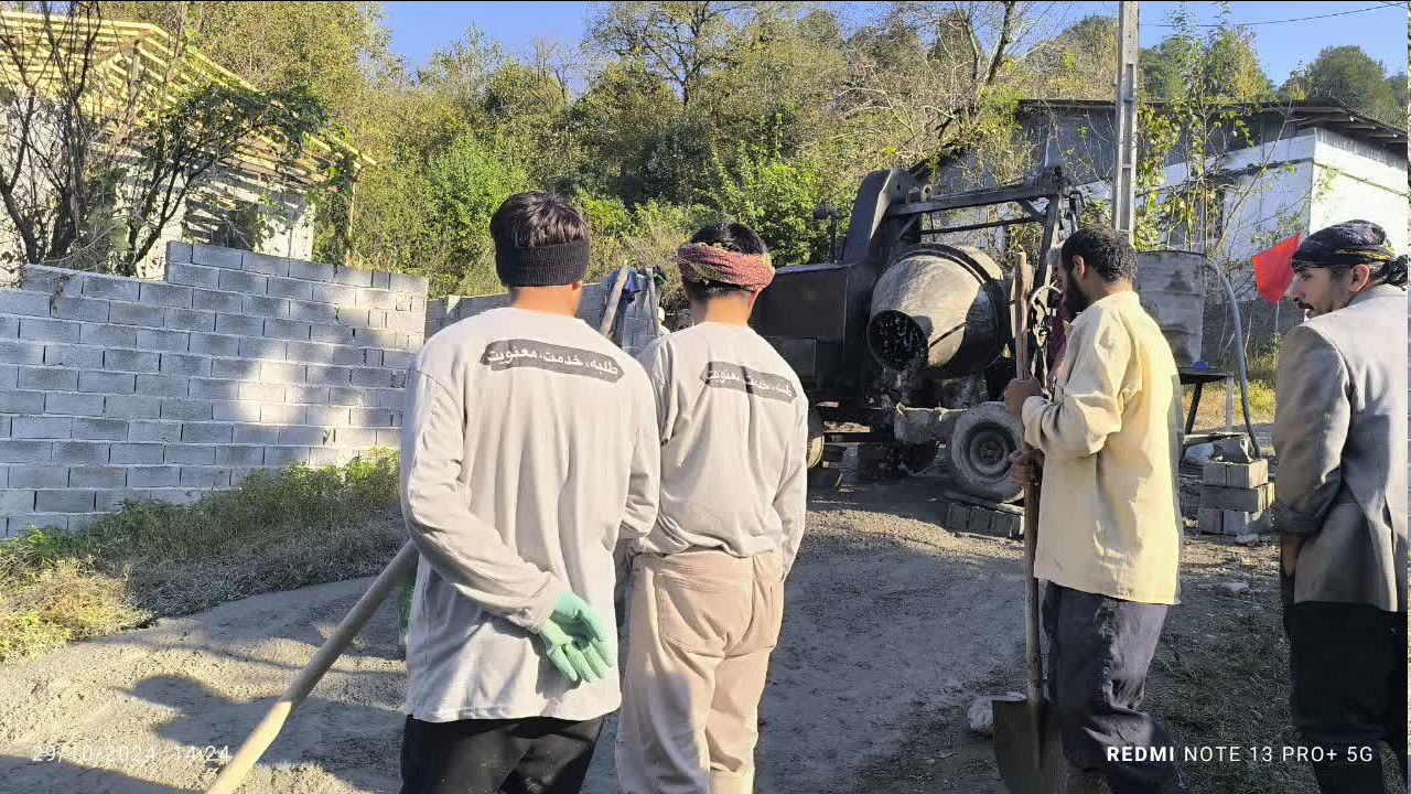 جاده سازی روستای کِربِن بخش بندپی بابل با همکاری گروه های جهادی طلاب حوزه+ عکس