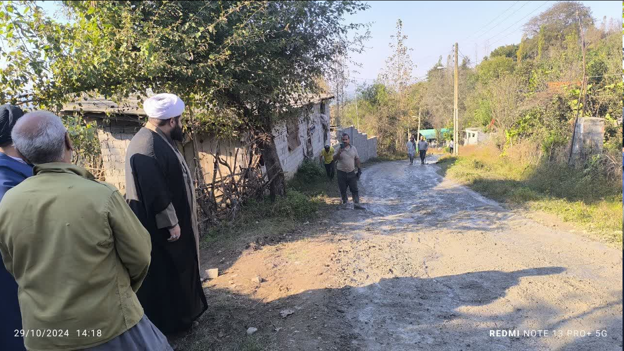 جاده سازی روستای کِربِن بخش بندپی بابل با همکاری گروه های جهادی طلاب حوزه+ عکس