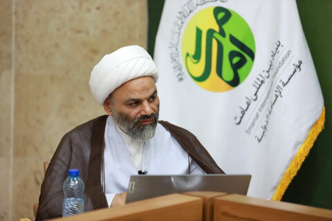 تصاویر/ شانزدهمین نشست ماه امامت با موضوع «بازخوانی تحولات امامت پژوهی در یکصد سال حوزه علمیه قم»
