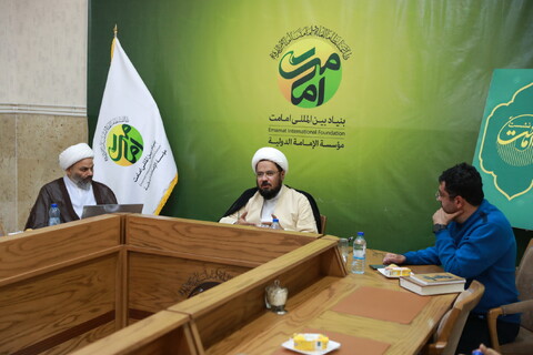 تصاویر/ شانزدهمین نشست ماه امامت با موضوع «بازخوانی تحولات امامت پژوهی در یکصد سال حوزه علمیه قم»