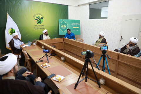 تصاویر/ شانزدهمین نشست ماه امامت با موضوع «بازخوانی تحولات امامت پژوهی در یکصد سال حوزه علمیه قم»