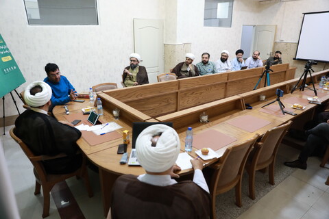 تصاویر/ شانزدهمین نشست ماه امامت با موضوع «بازخوانی تحولات امامت پژوهی در یکصد سال حوزه علمیه قم»