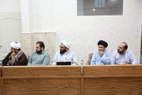 تصاویر/ شانزدهمین نشست ماه امامت با موضوع «بازخوانی تحولات امامت پژوهی در یکصد سال حوزه علمیه قم»