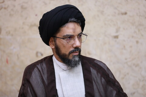 تصاویر/ شانزدهمین نشست ماه امامت با موضوع «بازخوانی تحولات امامت پژوهی در یکصد سال حوزه علمیه قم»