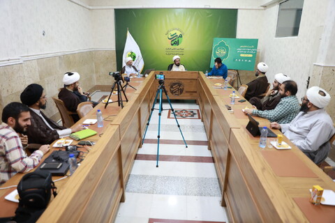 تصاویر/ شانزدهمین نشست ماه امامت با موضوع «بازخوانی تحولات امامت پژوهی در یکصد سال حوزه علمیه قم»