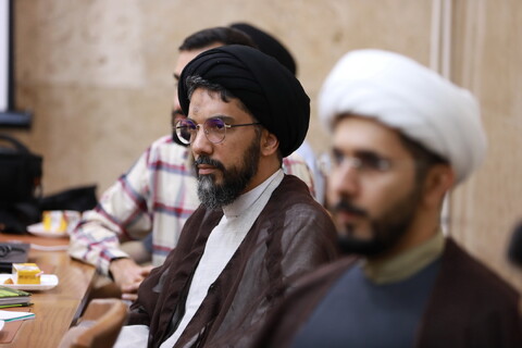 تصاویر/ شانزدهمین نشست ماه امامت با موضوع «بازخوانی تحولات امامت پژوهی در یکصد سال حوزه علمیه قم»