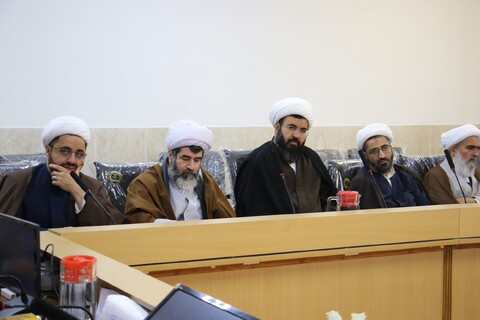 تصاویر/ نشست ماهانه مدیران مدارس علمیه اصفهان
