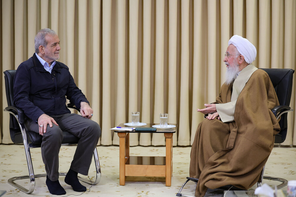 آية الله العظمى جوادي الآملي يدعو المسؤولين إلى اتخاذ قرارات جادة لحل المشاكل الاقتصادية آية الله العظمى جوادي الآملي يدعو المسؤولين إلى اتخاذ قرارات جادة لحل المشاكل الاقتصادية