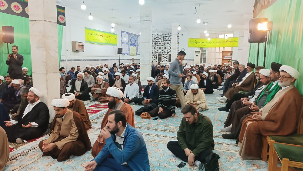 آیت الله حسینی بوشهری در جمع طلاب بوشهری قم