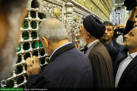 Photos / Présence du Président au sanctuaire de Hazrat Masoumeh (PSL)