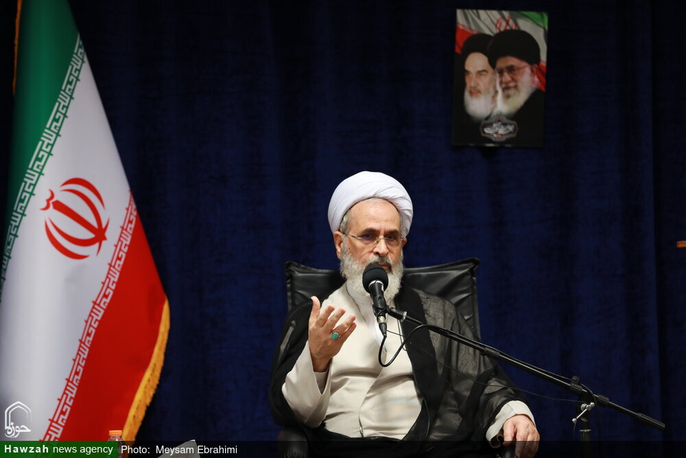 क़ुरआन ए करीम इल्म ए इलाही से जुड़ा मआरिफ़ ए इलाही से भरपूर और एक बहता हुआ चश्मा है क़ुरआन ए करीम इल्म ए इलाही से जुड़ा मआरिफ़ ए इलाही से भरपूर और एक बहता हुआ चश्मा है