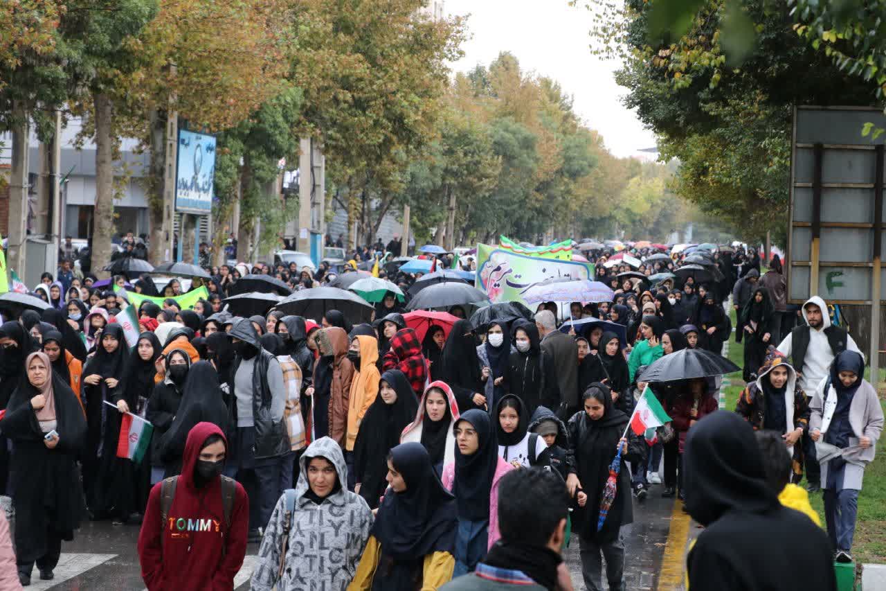 تصاویر راهپیمایی ۱۳ آبان در بروجرد