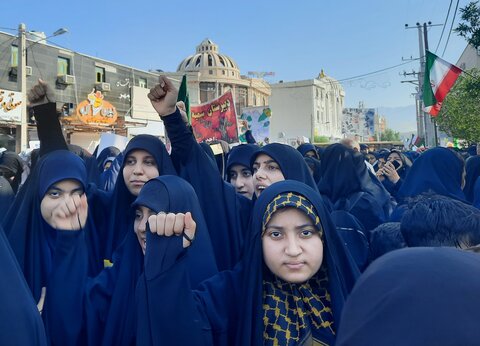 حضور بانوان طلبه برازجانی در راهپیمایی روز ۱۳ آبان
