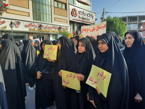 حضور بانوان طلبه برازجانی در راهپیمایی روز ۱۳ آبان
