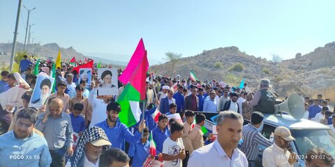 تصاویر|  راهپیمایی روز ۱۳ آبان، روز دانش آموز و مبارزه با استکبار جهانی در شهر بندرعباس