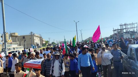 تصاویر|  راهپیمایی روز ۱۳ آبان، روز دانش آموز و مبارزه با استکبار جهانی در شهر بندرعباس