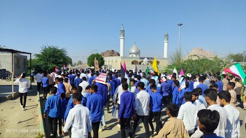 تصاویر|  راهپیمایی روز ۱۳ آبان، روز دانش آموز و مبارزه با استکبار جهانی در شهر بندرعباس