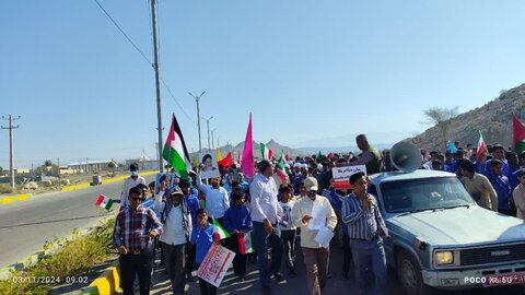 تصاویر|  راهپیمایی روز ۱۳ آبان، روز دانش آموز و مبارزه با استکبار جهانی در شهر بندرعباس