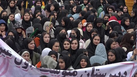 تصاویر/راهپیمایی ۱۳ آبان در شهرستان چرداول برگزار شد.