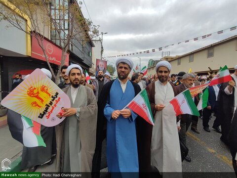 Photos/ Cérémonie de marche des habitants de Qom à l'occasion du 13 Aban "Anniversaire de la prise de l'ambassade des Etats-Unis à Téhéran"