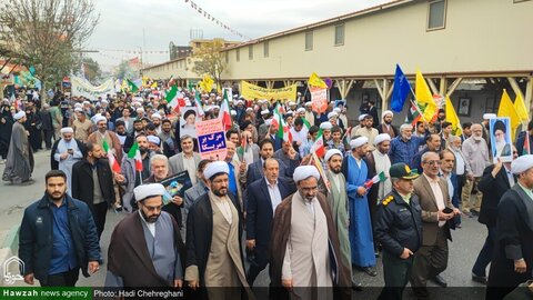 Photos/ Cérémonie de marche des habitants de Qom à l'occasion du 13 Aban "Anniversaire de la prise de l'ambassade des Etats-Unis à Téhéran"