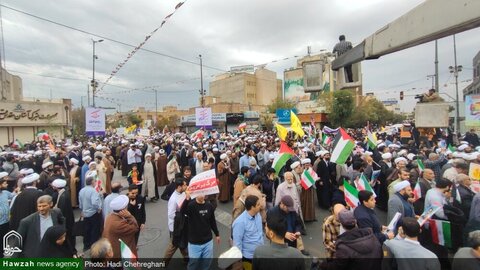 Photos/ Cérémonie de marche des habitants de Qom à l'occasion du 13 Aban "Anniversaire de la prise de l'ambassade des Etats-Unis à Téhéran"