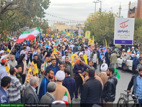 Photos/ Cérémonie de marche des habitants de Qom à l'occasion du 13 Aban "Anniversaire de la prise de l'ambassade des Etats-Unis à Téhéran"