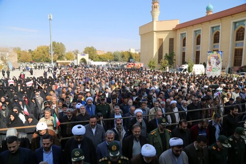 تصاویر | اقامه نماز بر پیکر مادر شهید جبهه مقاومت عبدالصمد امام پناه