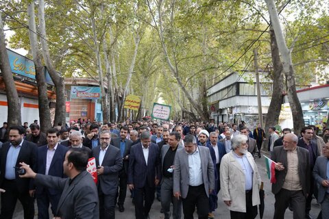 تصاویر راهپیمایی یوم الله ۱۳ آبان در خرم آباد