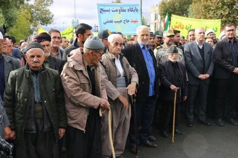 تصاویر/ راهپیمایی مردم شهرستان کامیاران در یوم الله 13 آبان