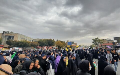 تصاویر/حضور پر شور دانش آموزان اراکی در راهپیمایی ۱۳ آبان